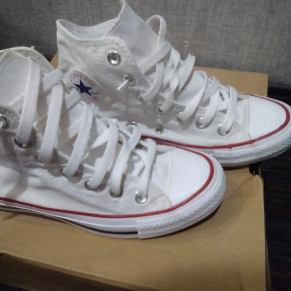 Converse chuck taylors - Picture 2 of 4